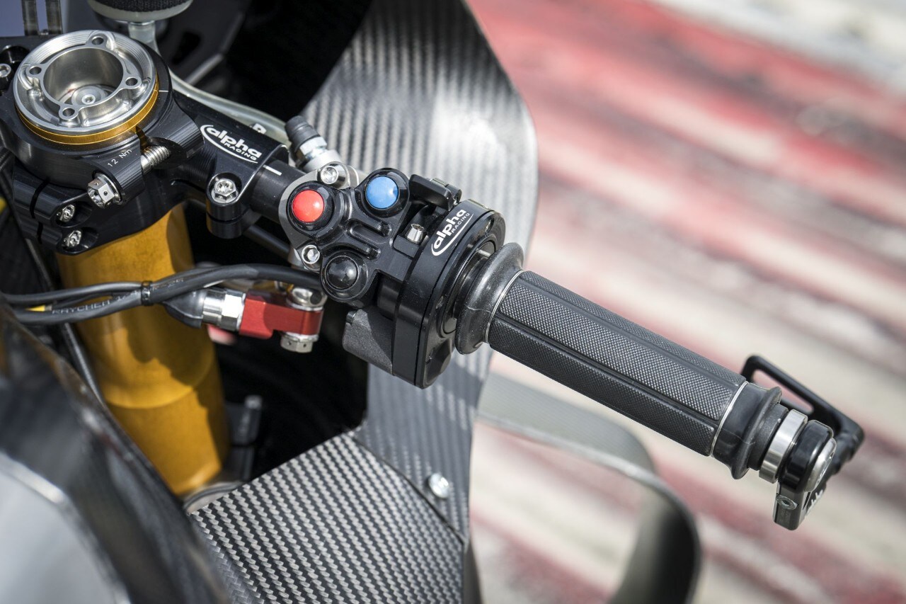 DueruoteTG #238 - Abbiamo guidato in pista la BMW che corre in SBK! 